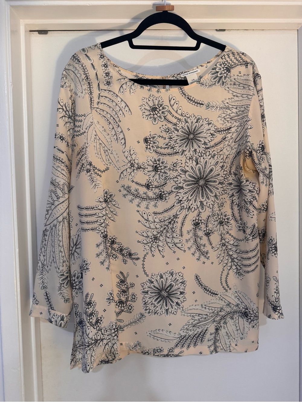 Club Monaco Women’s Floral Print Blouse – Cream & Black – Size L